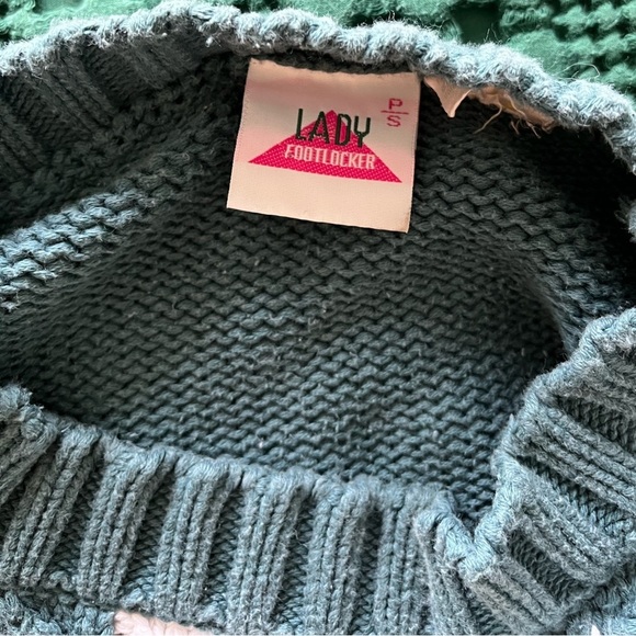 Vintage Lady  Footlocker Sweater Cotton Embroidered Flowers Teal White Pink S M - Picture 6 of 6